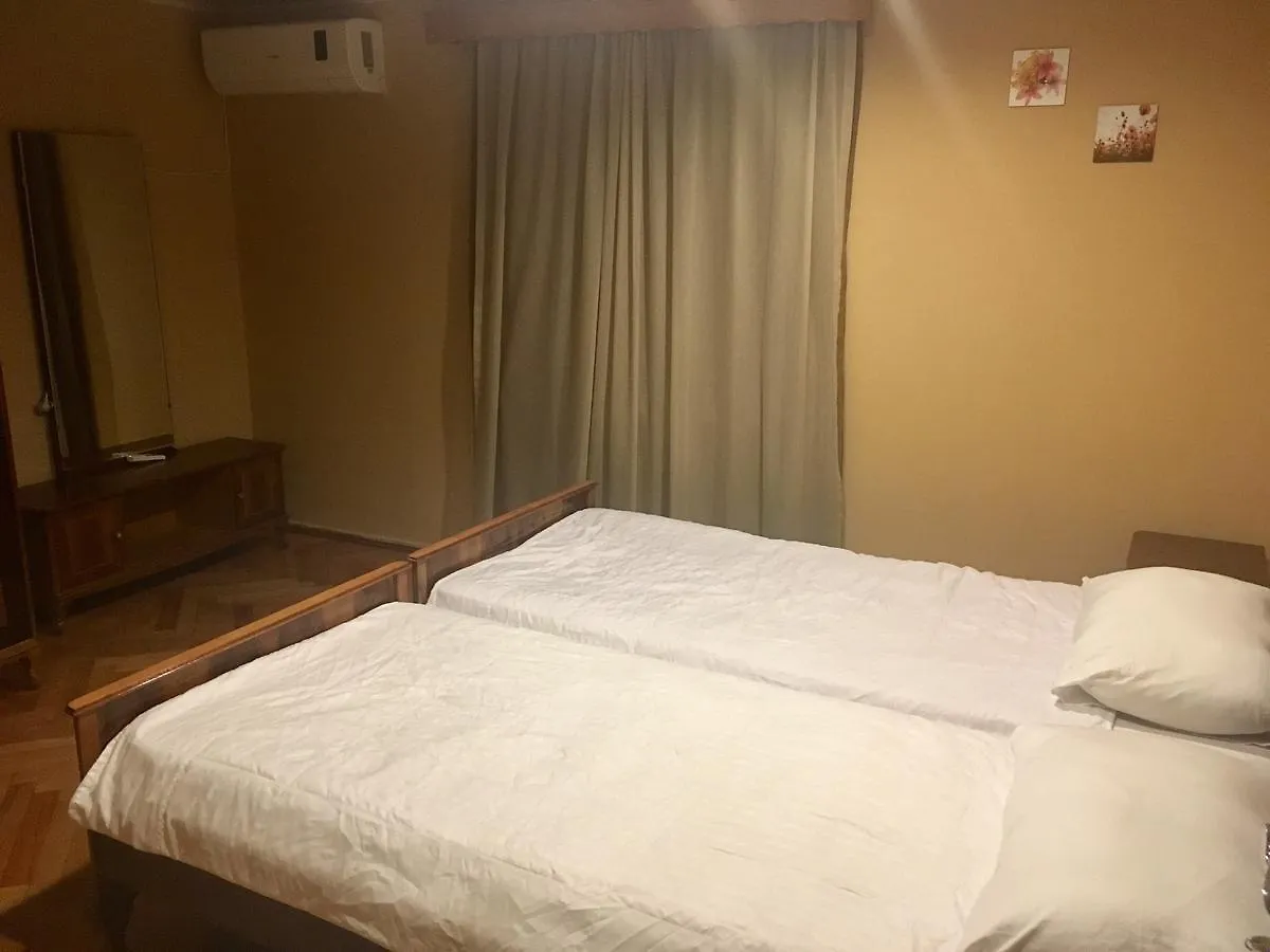 Moonlight Hostel & Rooms 바투미 0*,  조지아